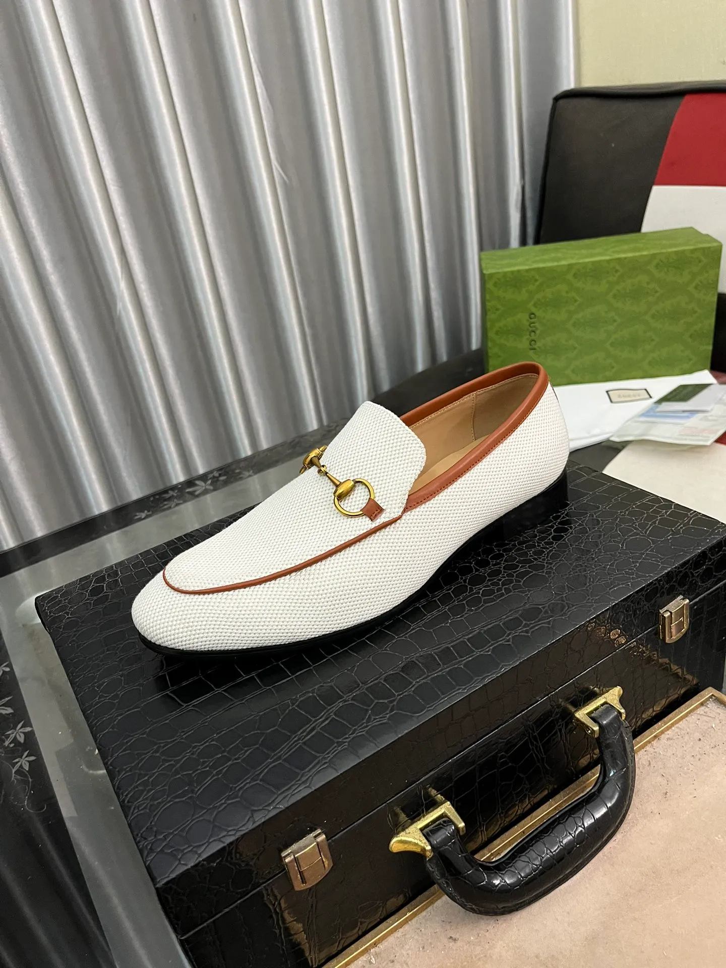 Men's men's shoes 💰500⌚️⌚️(Gucci·GUCCI) new product series ss hot new products 💢 💠 Casual leather shoes 👞, first layer of cowhide, upper hardware buckles and logo on the sides of the shoe, brand logo on the insole and sole 💠 💎Upper: 100% cowhide 💎Inner: cowhide/100% 💎Feet: cowhide/100% 💎Sole: rubber/100% 💎SIZE: 38 39 40 41 42 43 44 Can be customized 45